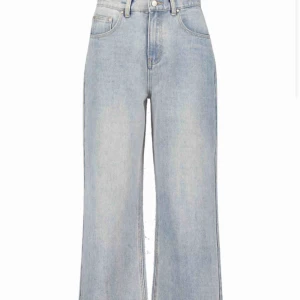  - Hej säljer dessa vida blåa jeans i storlek 38 från Bohoo. Aldrig använda. 