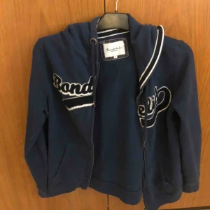  - Bondelid kofta. Bra skick. Inte min stil och lite för stor för mig som är M. 