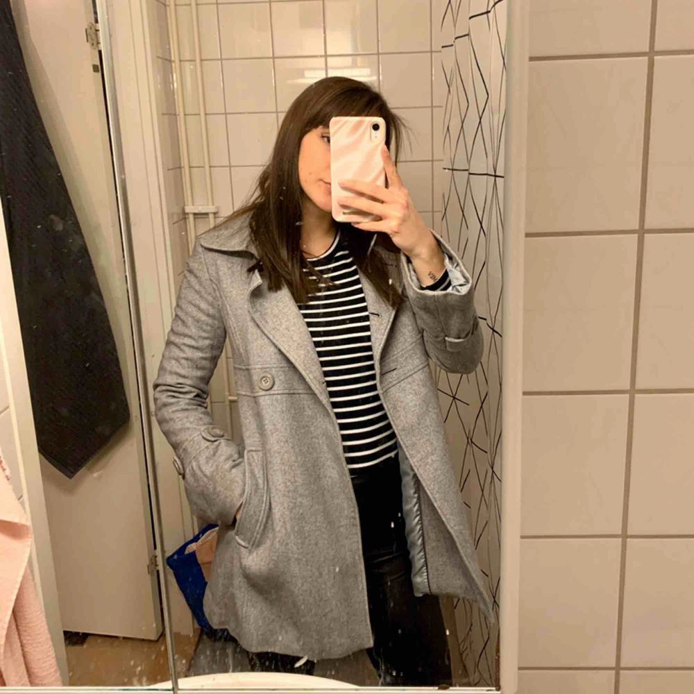 Selling it since it’s too small for me! Can send it or we can meet in västerås 🥰. Tröjor & Koftor.