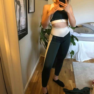  - Snyggt träningsset, aldrig använt! Köpare står för frakt! 