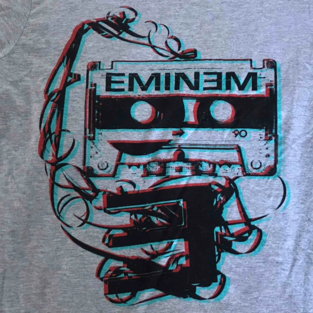 Eminem t shirt, jättesnygg att ha som oversized, knappt använd🥰. T-shirts.