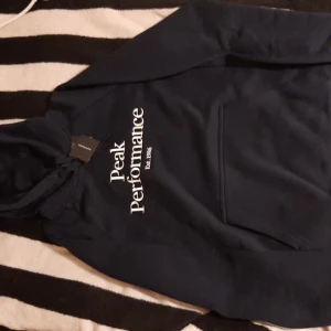 Peak performance hoodie - New ! Size L