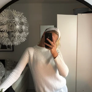 Polotröja  - Ribbad polotröja från Gina i strl S. Använd fåtal gånger 