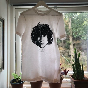 T-shirt med Håkan tryck  - Håkan Hellström t-shirt köpt på Ullevi 2017. Bra skick passar S och M.