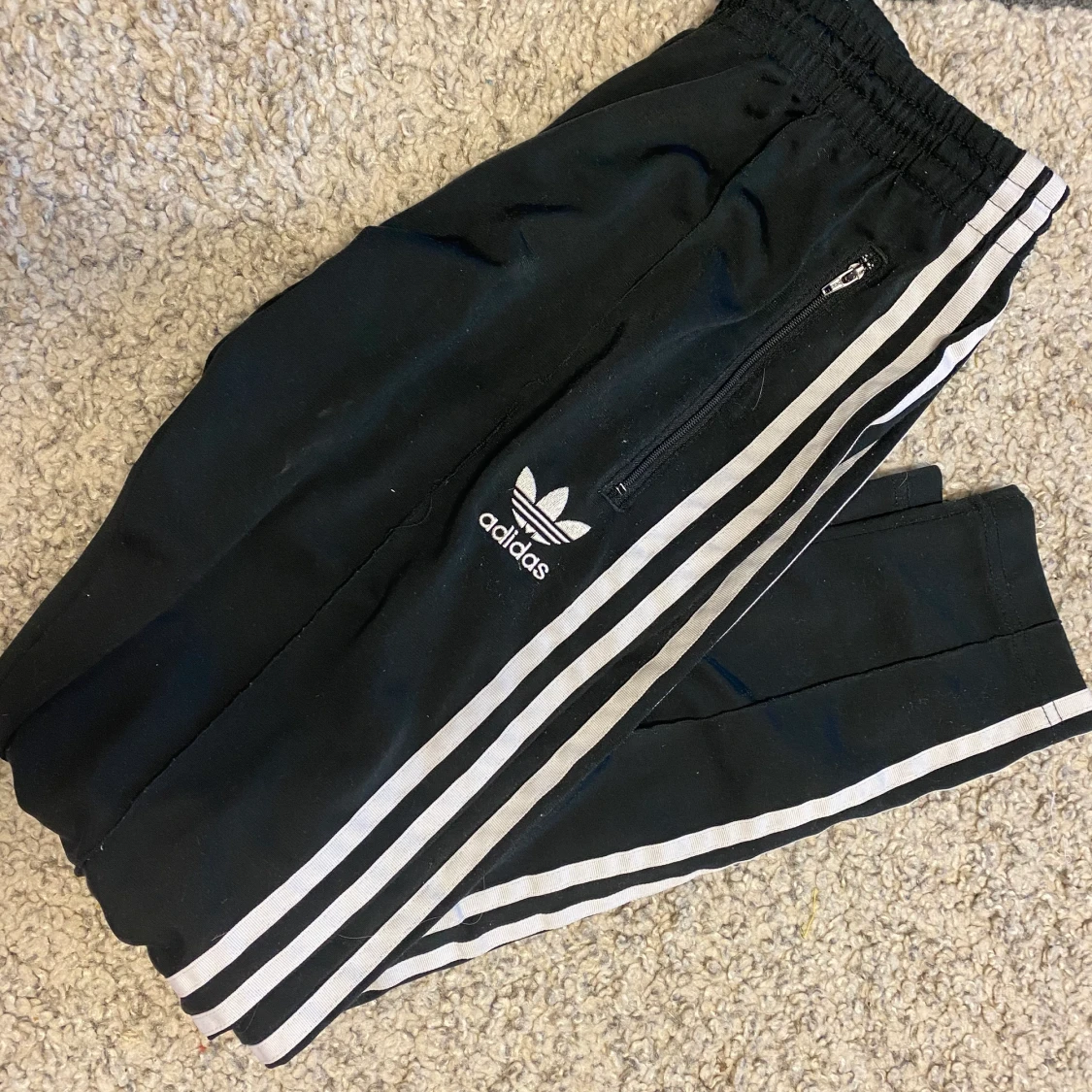 Adidas pants storlek small 