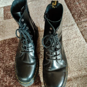 Dr Martens (modell Jason) - Platform Dr Martens i stlk 46. Finskick och använda endast två vintrar. Köparen står för frakten (ca 150kr)