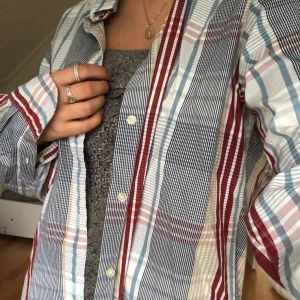 Rutig skjorta  - Rutig skjorta som sitter oversized kommer inte till användning 💕