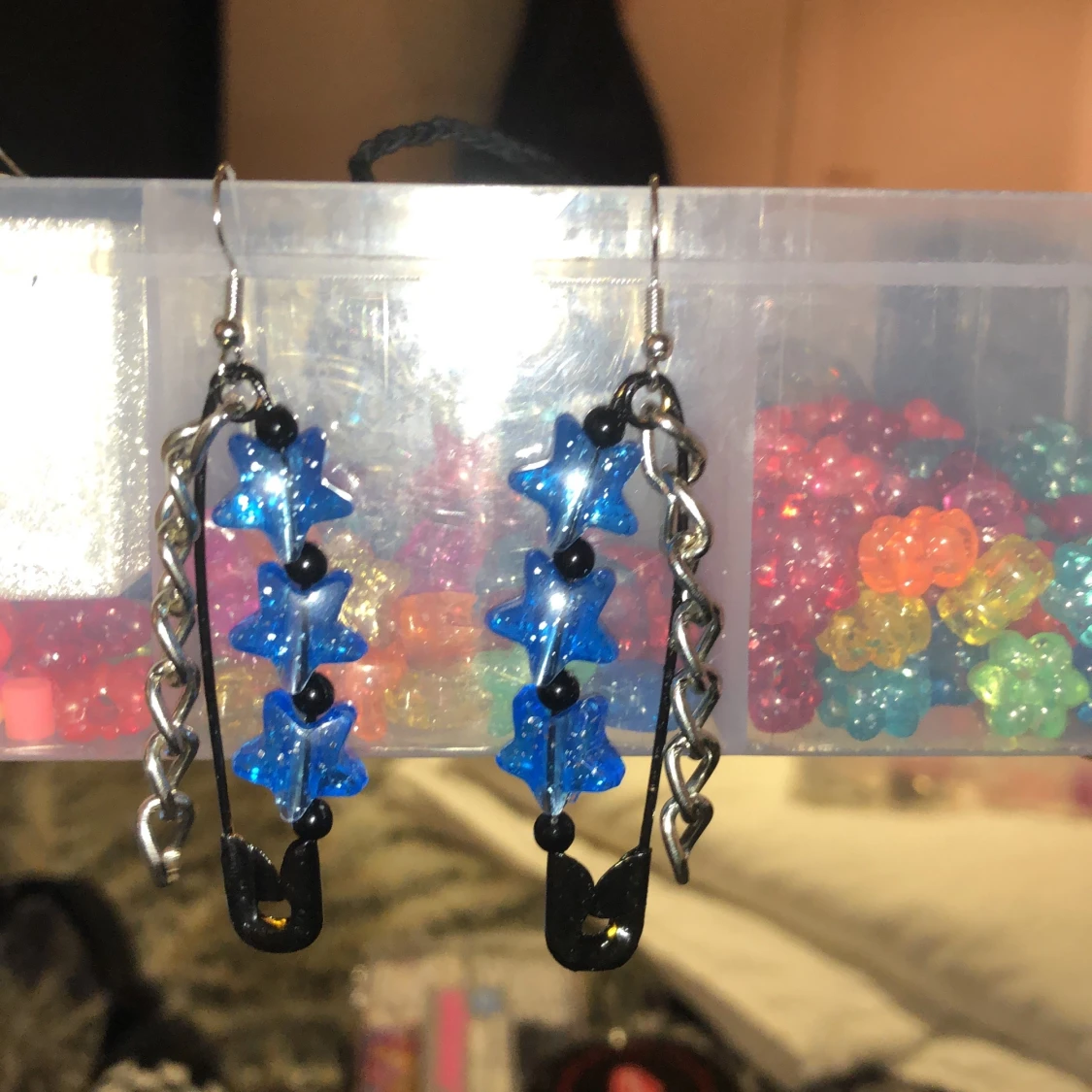 blåa örhängen med kedja<3