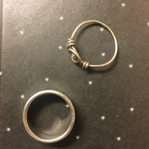 Silverringar - Ringar i äkta silver. Frakt 11 kr. 50kr/st. Den tunna ringen är såld!