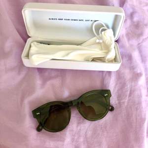 solglasögon från chimi, modell 003 och färg kiwi. aldrig använda💕