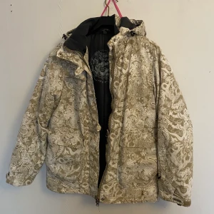 Cool vinterjacka  - Frakt: 66kr, supernajs vinterjacka har aldrig använt 