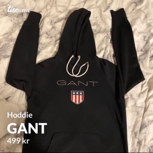 Gant hoddie  - Säljer denna fina tröjan från Zalando, kommer i mycket bra skick, nypris 1000kr säljer för 499