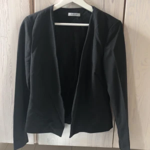  kavaj - Använd fåtal gånger, fint skick. 