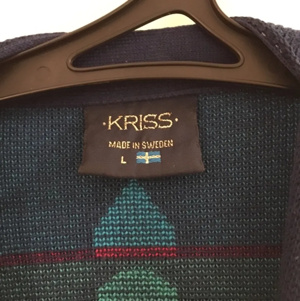 This cardigan is in super great condition, very suitable for jeans or vintage outfit;) 
Kriss, made in Sweden.
Collect the garment in person is acceptable if you are in Stockholm.. Tröjor & Koftor.