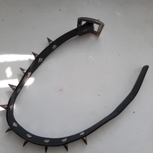 Nithalsband  - Aldrig använt. Vill bara bli av med. Köparen står för frakten.