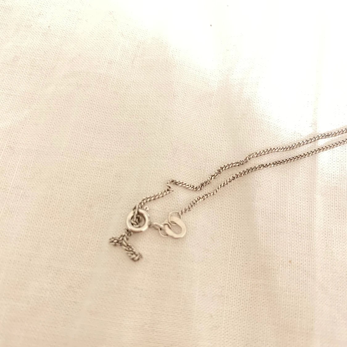 Halsband med fjäder och pärlor - 91