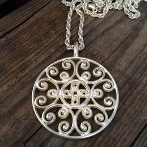  - Långt coolt halsband!