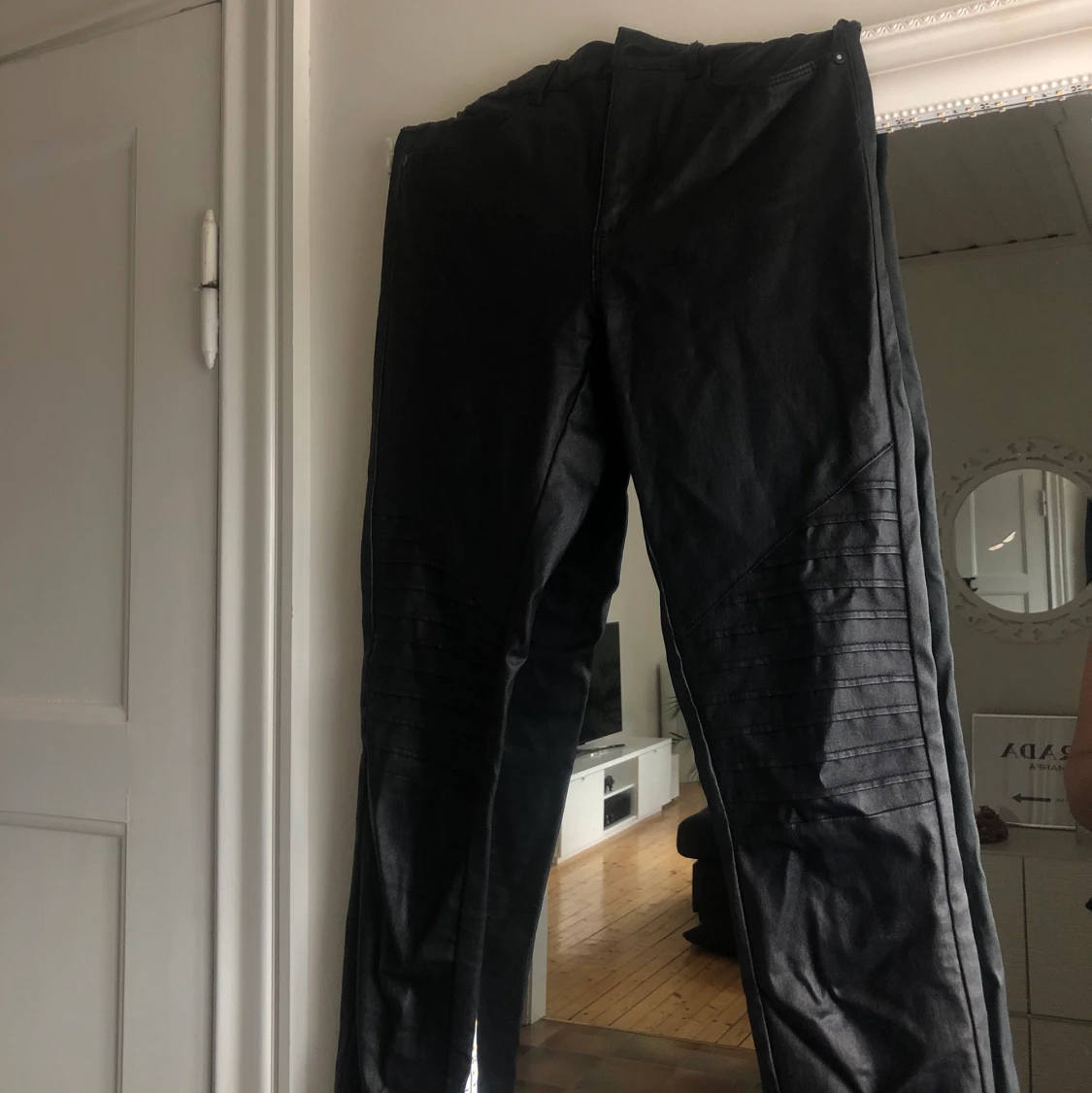 Skinnbyxor från only 