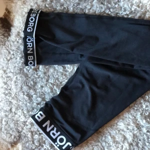 Björn Borg tights - Säljer dessa snygga och sköna träningstights från Björn Borg då de aldrig kommit till användning. Köpa för 1,5 år sedan! Priset kan diskuteras och frakt igår🥰