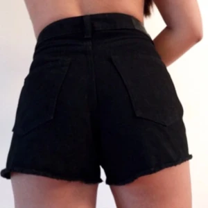  - Shorts från Monki. Säljes för 100kr, frakt tillkommer 
