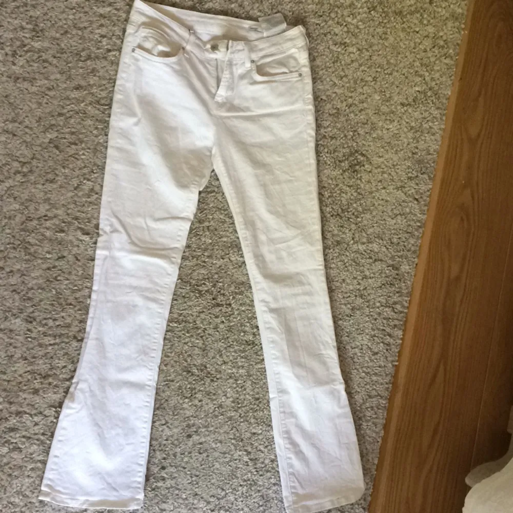 Slim fit, medium Rise. Byxor från Zara.. Jeans & Byxor.