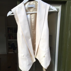  - Ysl väst passa på hur vacker som helst ! 