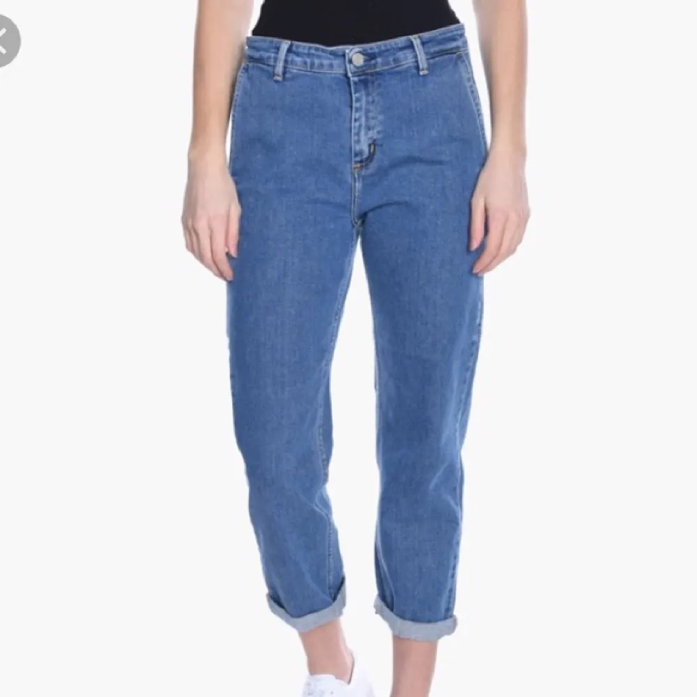 Carhartt jeans, helt nya se bild! Säljes pga fel storlek. Ordinarie pris runt 1000 kr.   För mått:  https://m.caliroots.com/carhartt-w-pierce-pant-i022171-01-06/p/62307. Jeans & Byxor.