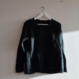  - Mysig svart stickad tröja 