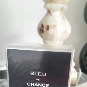  - Jag säljer helt ny oanvänd oöppnad parfym. 