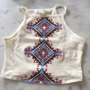  - Linne från h&m divided, coachella collection.  Använd en gång. Fint skick 