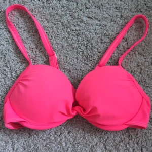  - Rosa bikinitopp. Plus frakt. Betalning via swish