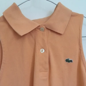  - Armlös överdel från Lacoste. Storlek small, möts helst upp i Stockholm 🌻🌻🌻