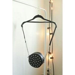  - oanvänd väska från zara med reglerbart axelband