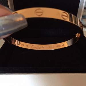 Replica class A cartier love bangle made in pure stainless steel with 2 screw, the color doesn't fade or rust.