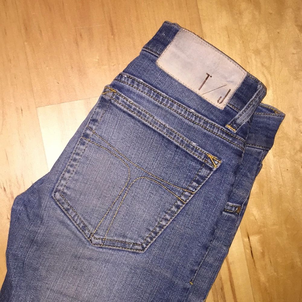 Blå grå tvättning - storlek 24/32 - låg midja - stretch - mötas upp eller så postar jag. Jeans & Byxor.