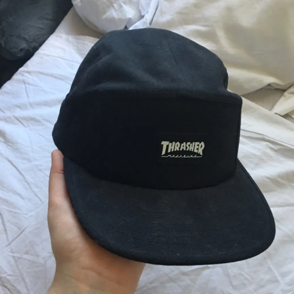 Keps från Thrasher, äkta!! Endast använd en gång. Reglerbar🔥🔥. Accessoarer.