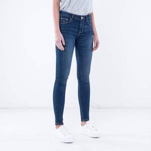 Sköna stretchiga jeans från lager157 i väldigt bra skick! Knappt använda alls. 