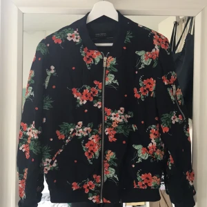  - Bomberjacka/kofta från Zara. Aldrig använd. 