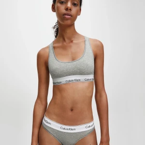 Calvin clean topp stl s - En topp som är använd ändats ett fåtal gånger då den inte passade mej. Ordinarie pris 350 men säljer för 100. Gratis frakt vid köp av båda topparna(kolla min profil)