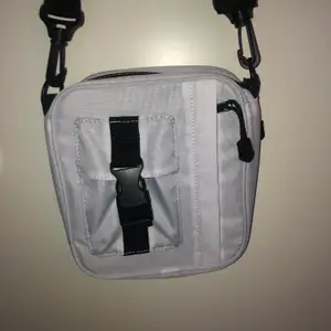 Flightbag från asos inköpt för ca 200kr mitt pris:100kr ink frakt