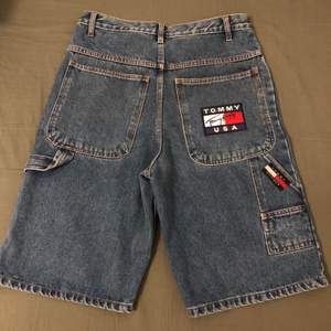 Vintage Tommy Hilfiger shorts, avänts 3-4 gånger så är som nya. Pris kan diskuteras!