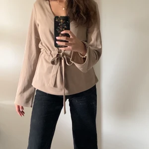 Helt ny tröja från ginatricot - Helt ny. Beige topp. 