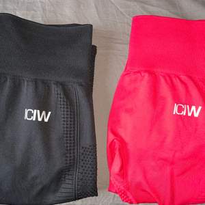 Säljer ICIW tights i storlek M, passar S. Modell: Dynamic seamless tights. Nypris: 699kr/styck. Mitt pris 400kr/styck. Frakt tillkommer. Svarta SÅLDA 