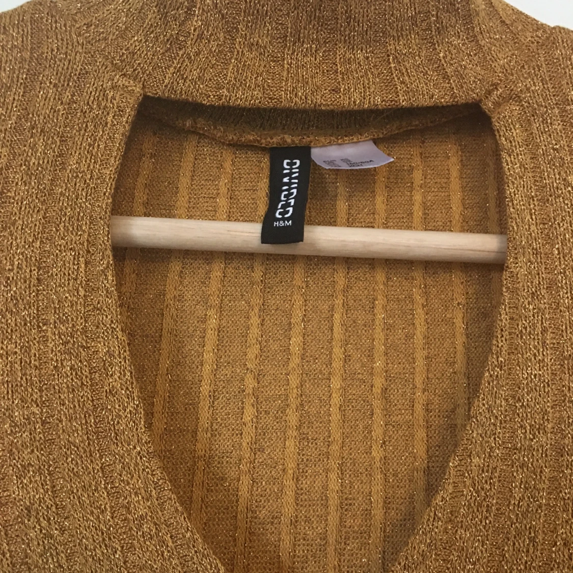 Guldglittrig tröja med krage från H&M - 90