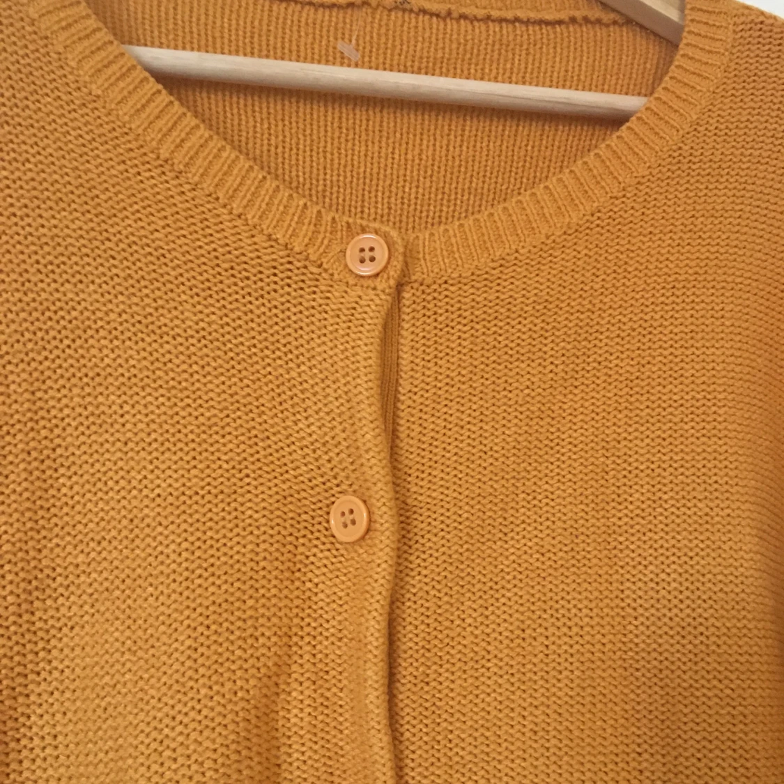 Gul stickad kofta från H&M - 90