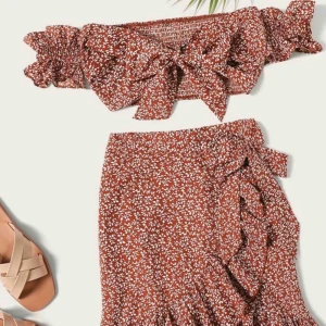  - Helt oanvänd (endast testad) topp från SHEIN, jättefin men tyvärr för liten för mig!🌸 Köpare står för frakten! 