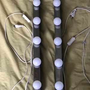 Sminklampor - Klassiska lampor som kan användas vid sminkbord eller om man vill ha snyggt ljus. 