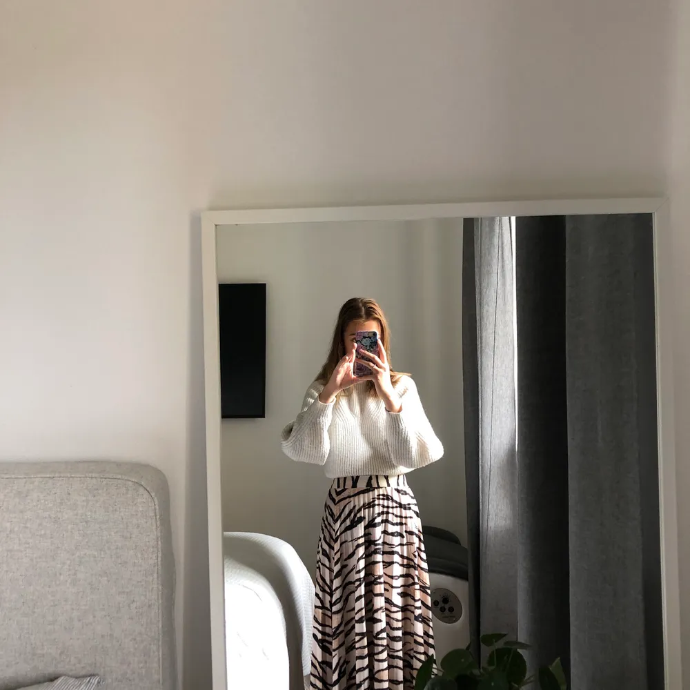 Super fin och trendig leopardmönstrad kjol från Gina Tricot i storlek xs. Prefekt nu till våren/sommaren. Sparsamt använd nästa som ny då jag har köpt på mig alldeles förmåga kjolar🤪 Köparen står för frakten🥰. Kjolar.