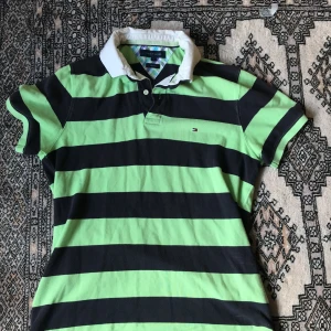 Tommy hilfiger kortärmad piké  - Hyfsat bra skick, inte använd mycket