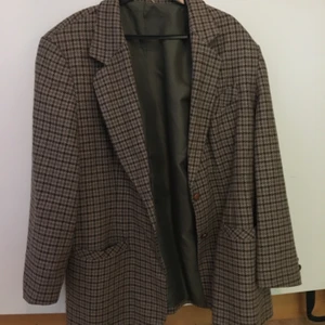 Oversized kavaj - En oversized kavaj som kan användas som en jacka i ull. 